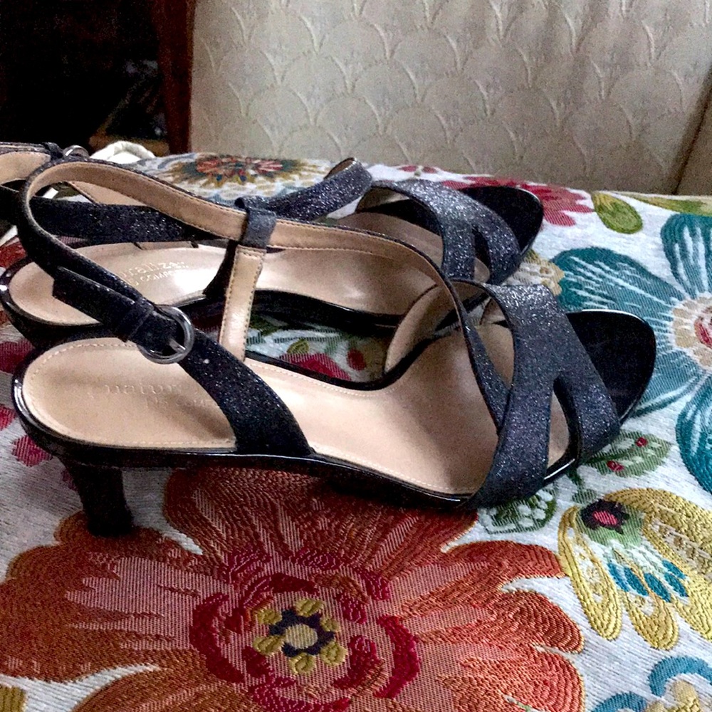 Shoes size 9
